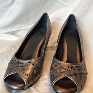 Women’s pumps
